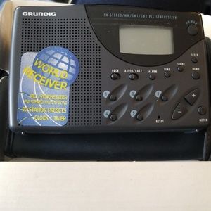 Digital batt operated radio, clock w/timer